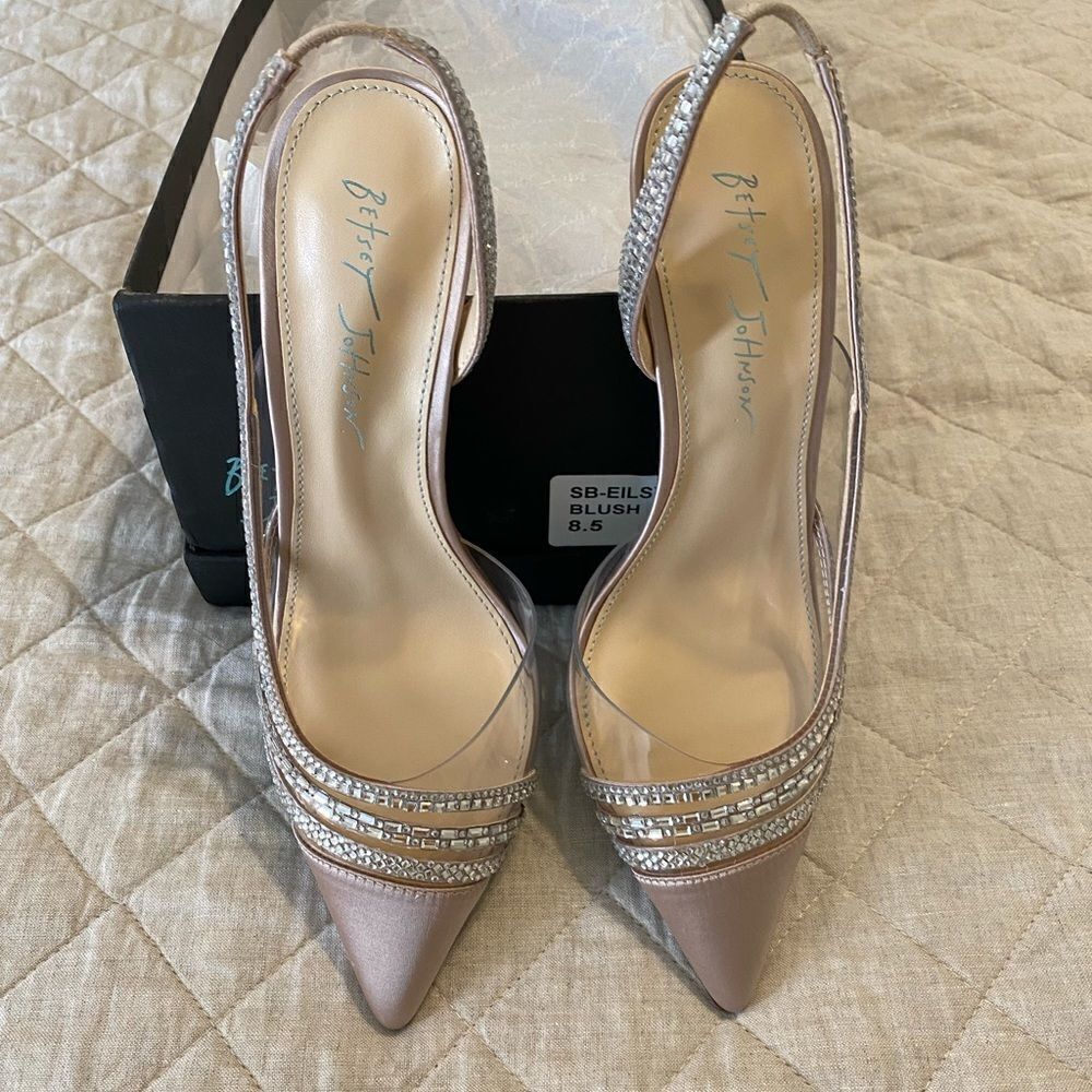 NEW IN THE BOX Betsey Johnson Eisley Pink Pumps - Picture 15 of 16